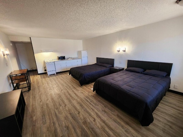 Ambassy Motel image 1