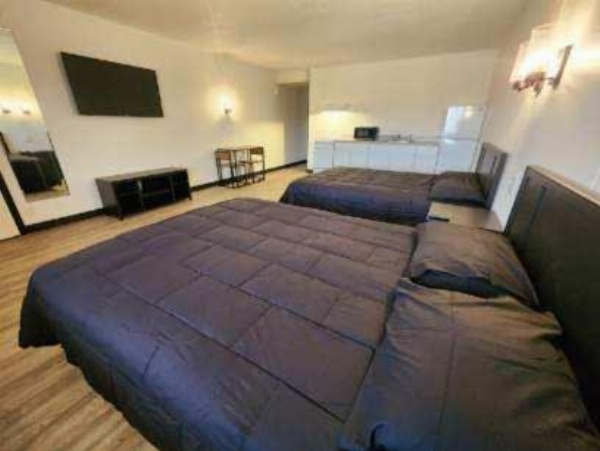 Ambassy Motel image 15