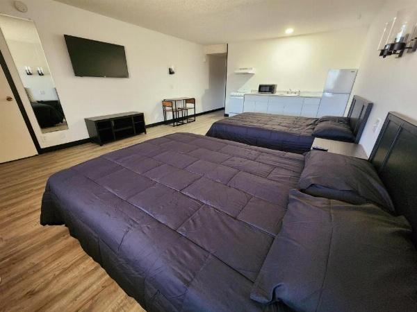 Ambassy Motel image 17